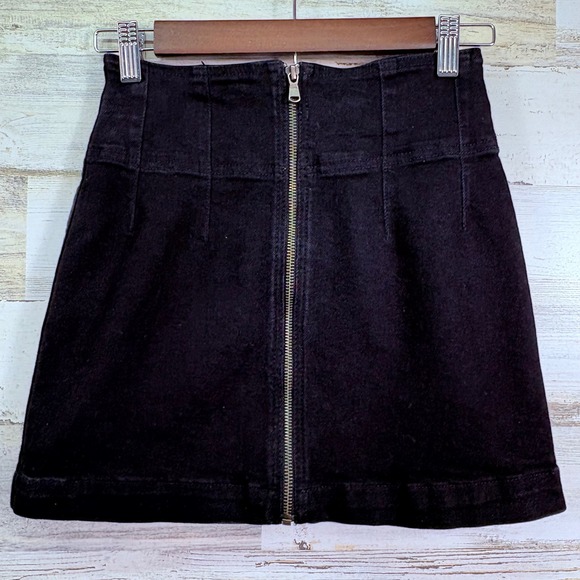 Free People We The Free Virgo Black Denim Jean Mini‎ Skirt Full Zip Size 27 - Picture 2 of 12